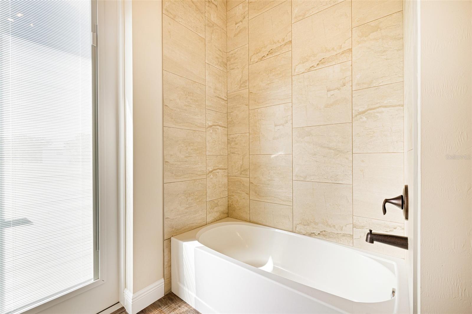 RIVERWIND COVE PH 02 - Residential