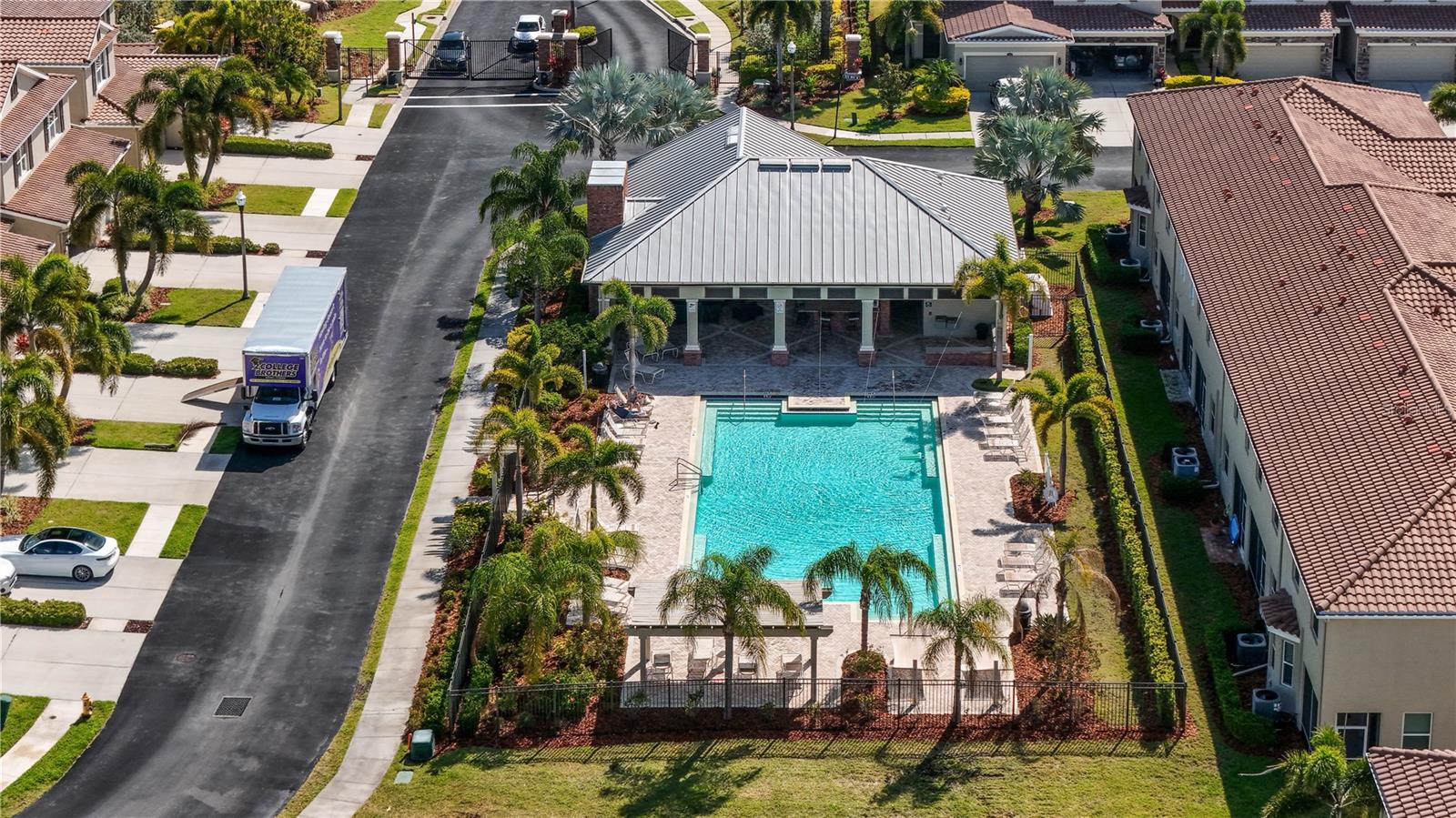 COLONNADE - Residential