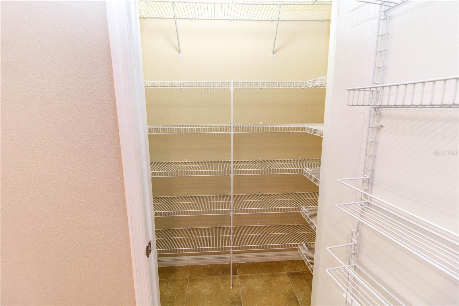 COLONNADE - Residential