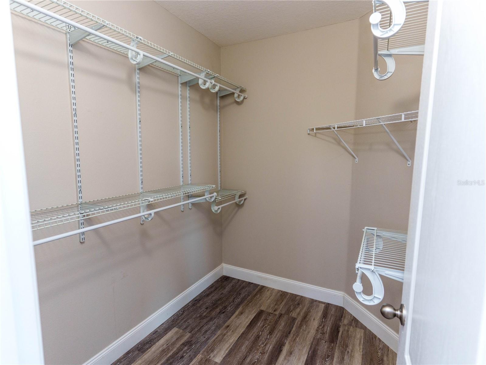 COLONNADE - Residential