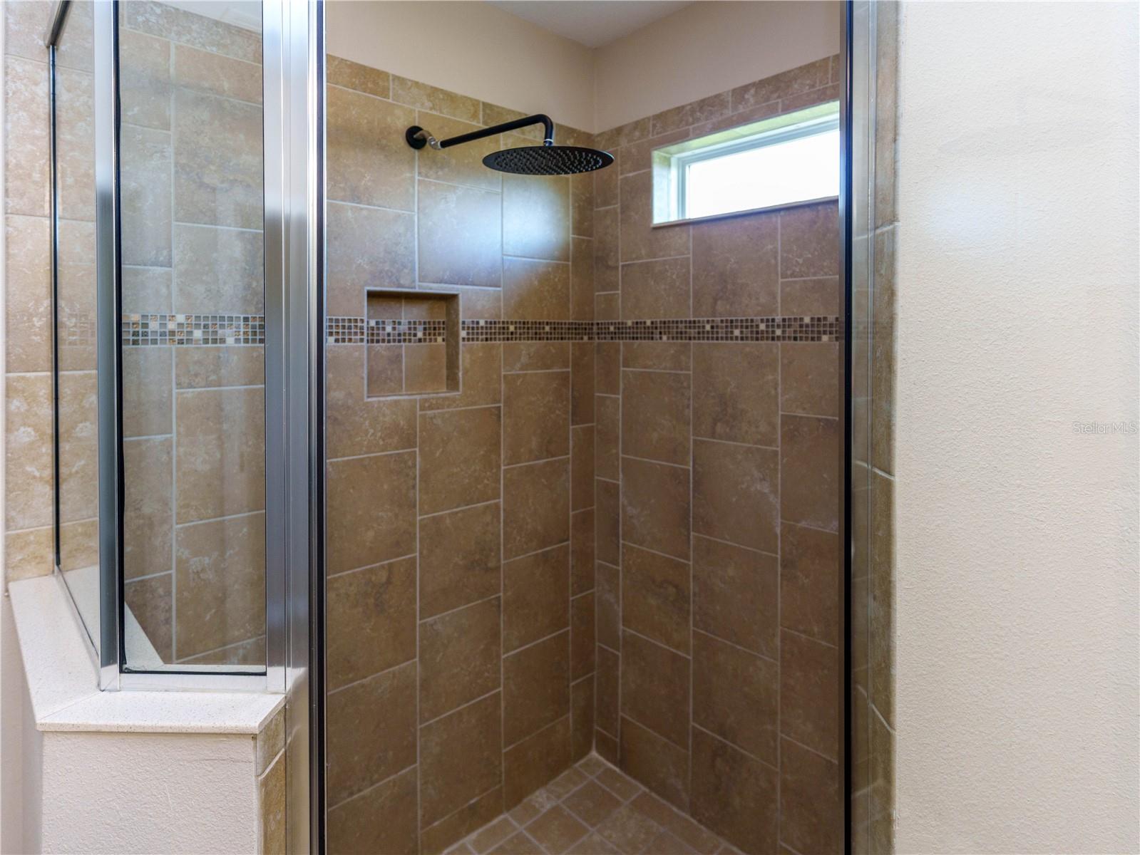 COLONNADE - Residential