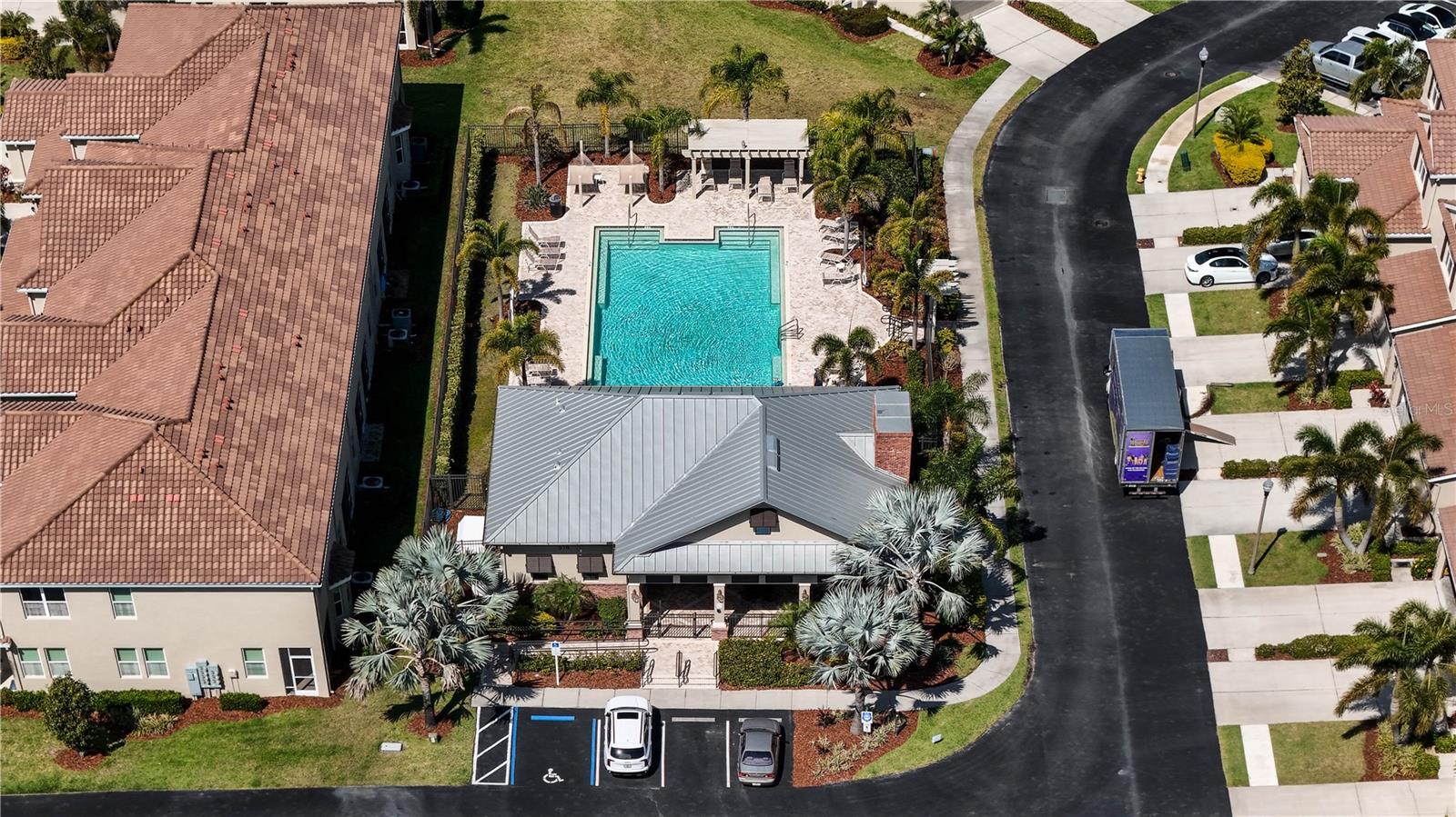 COLONNADE - Residential