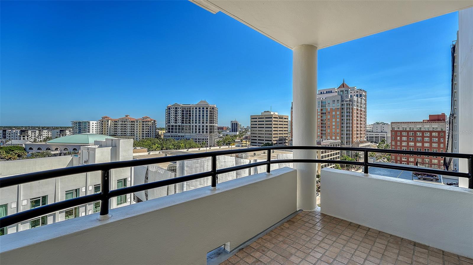 BAY PLAZA - Residential