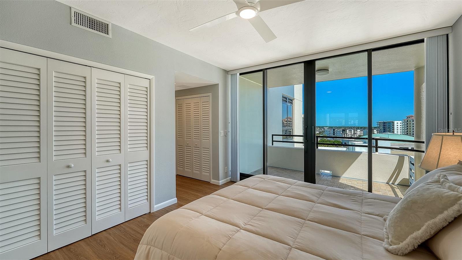 BAY PLAZA - Residential