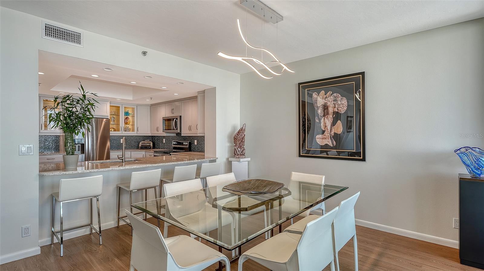 BAY PLAZA - Residential