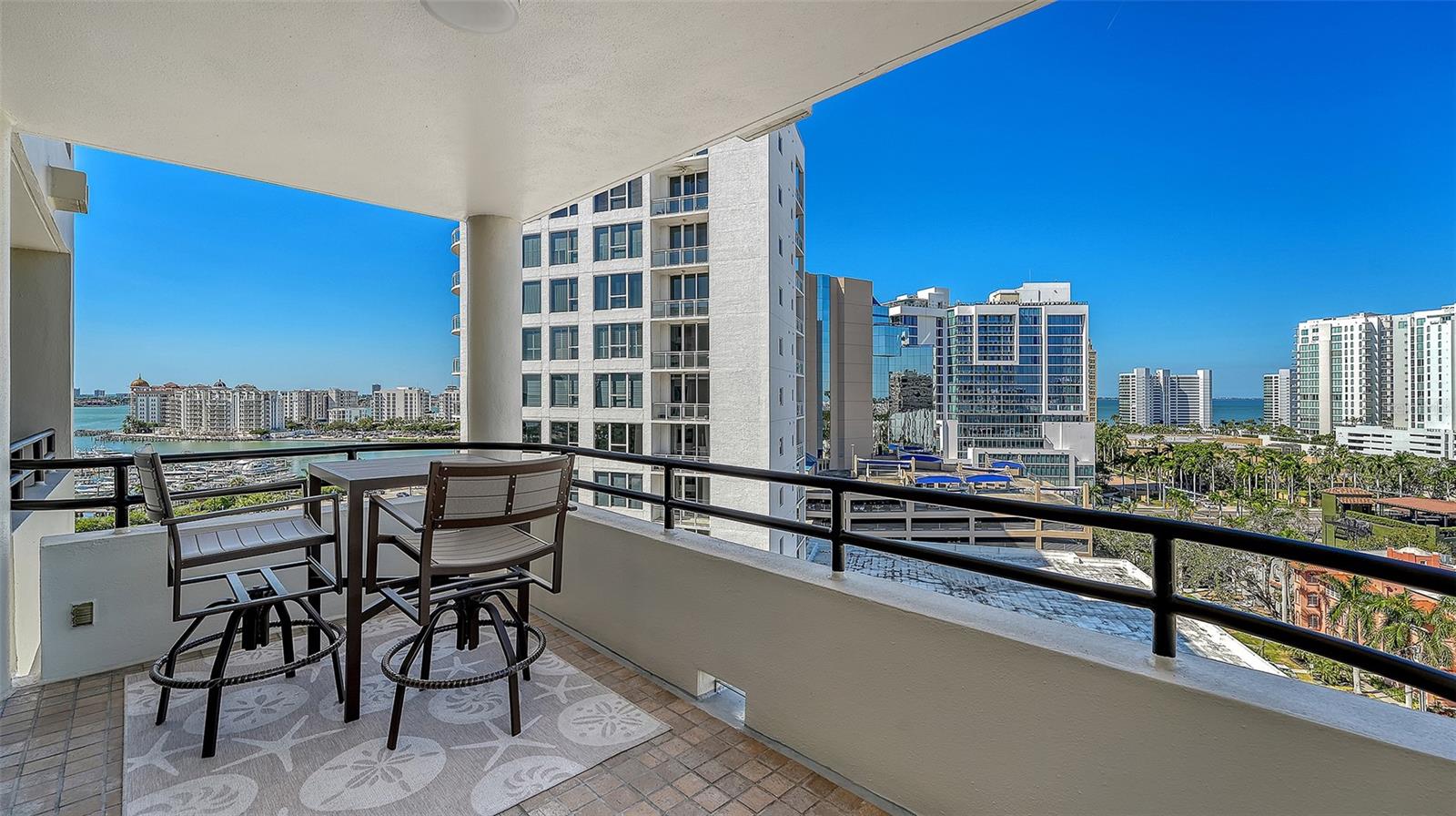 BAY PLAZA - Residential