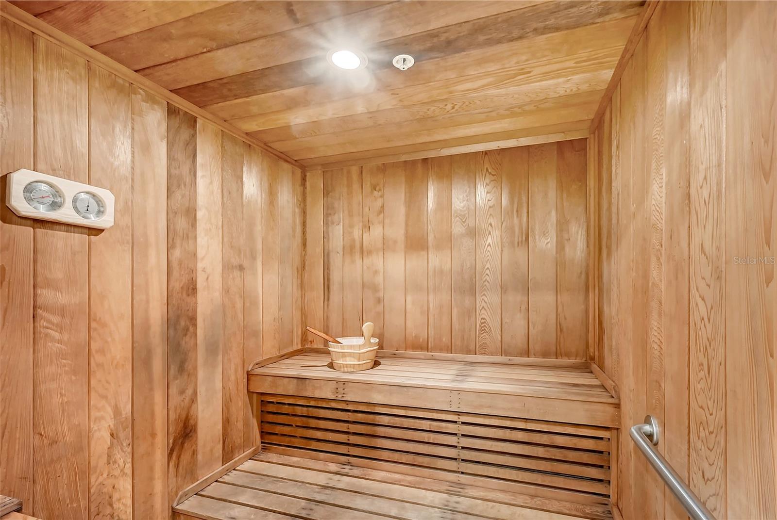 BAY PLAZA - Residential