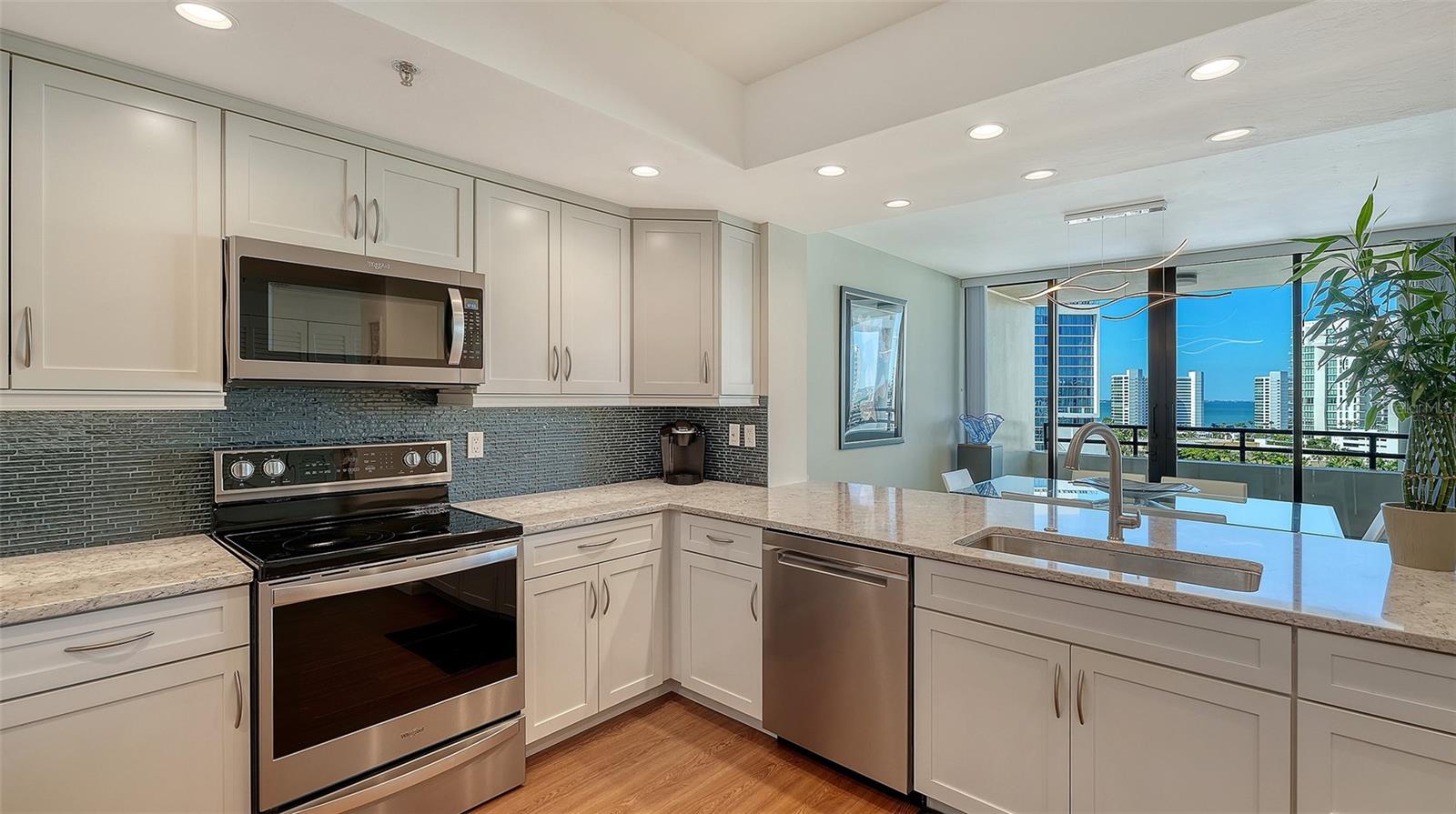 BAY PLAZA - Residential