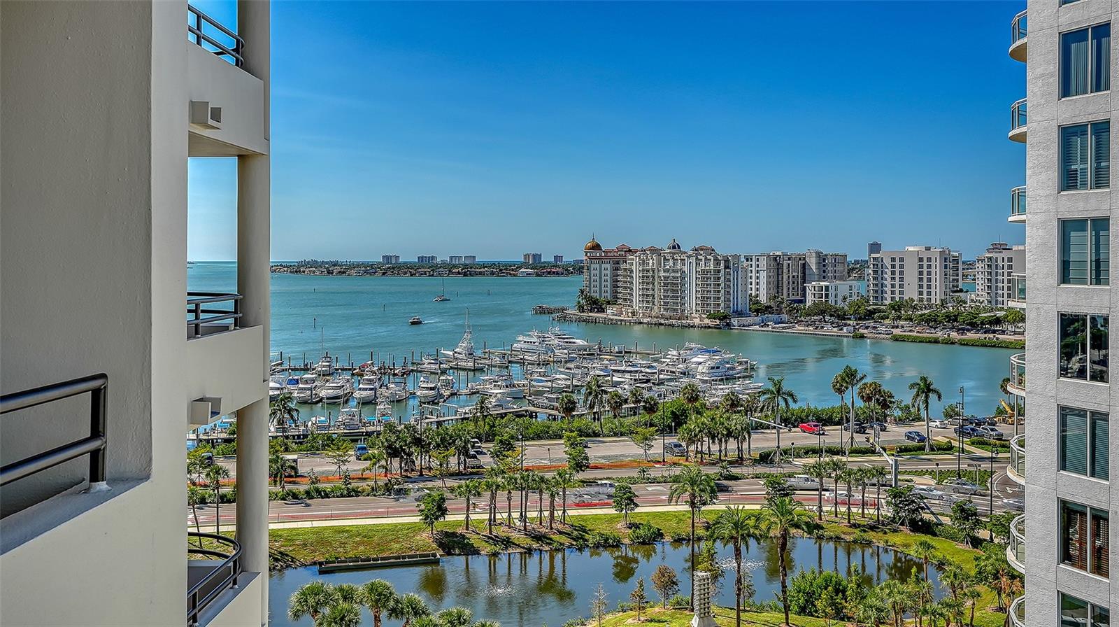 BAY PLAZA - Residential