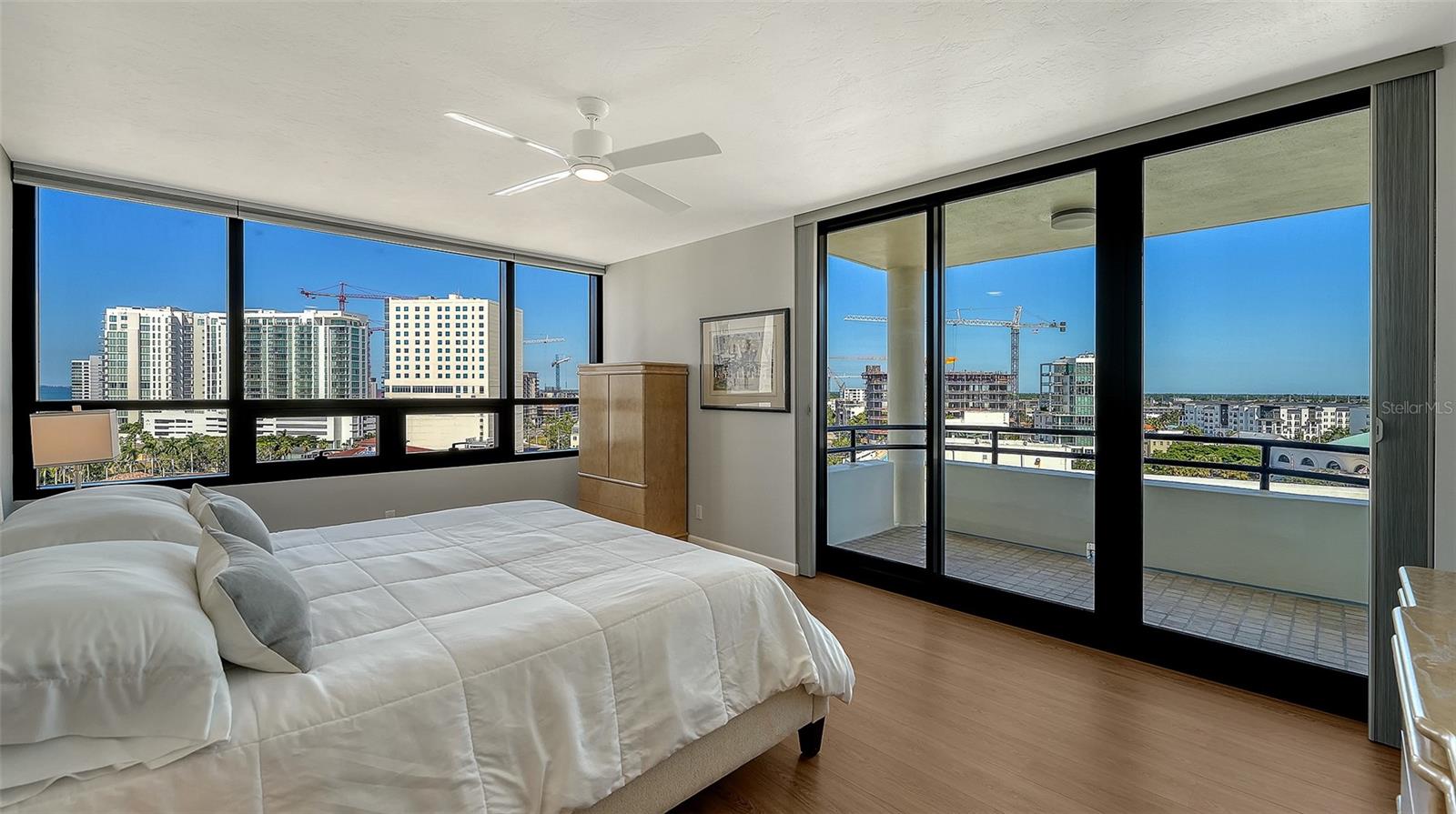 BAY PLAZA - Residential