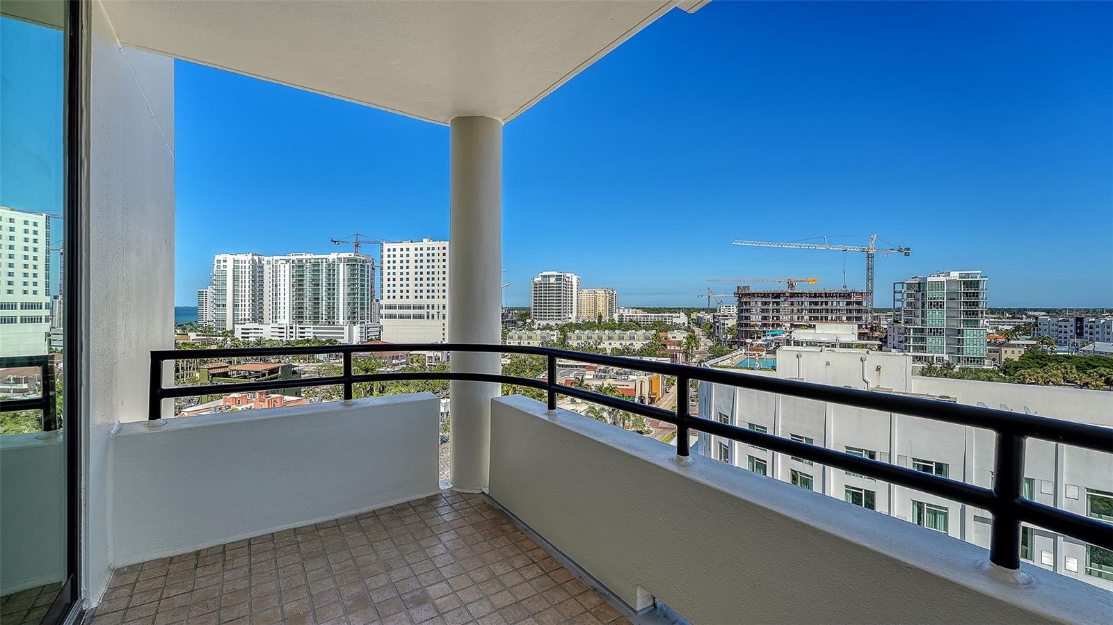 BAY PLAZA - Residential