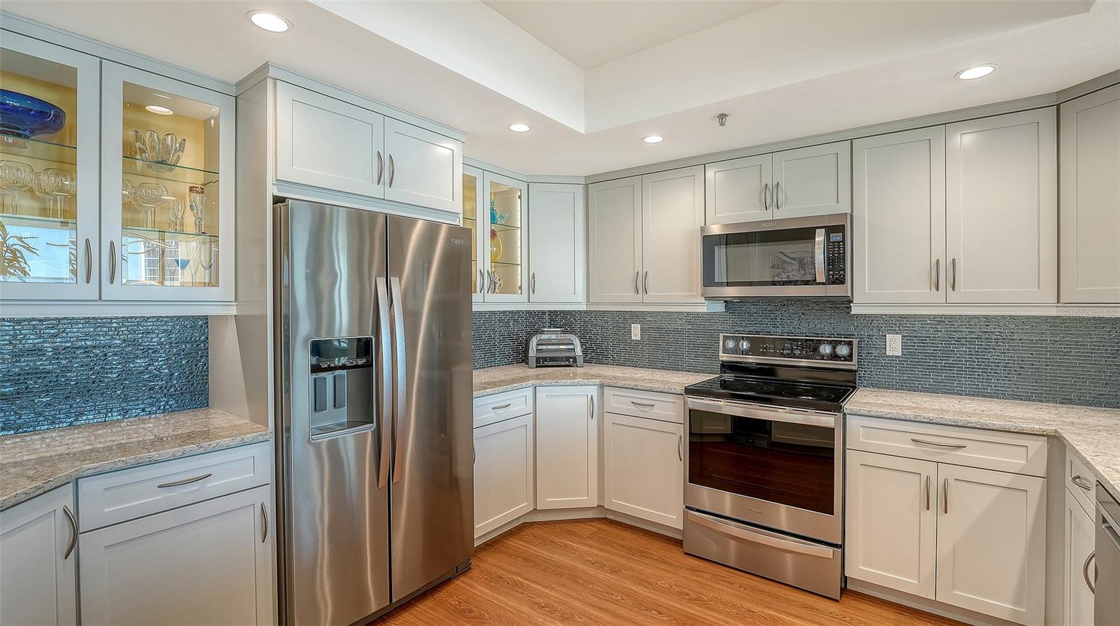 BAY PLAZA - Residential