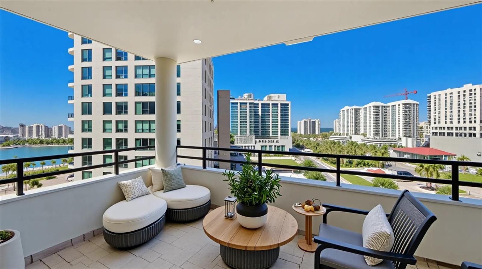 BAY PLAZA - Residential