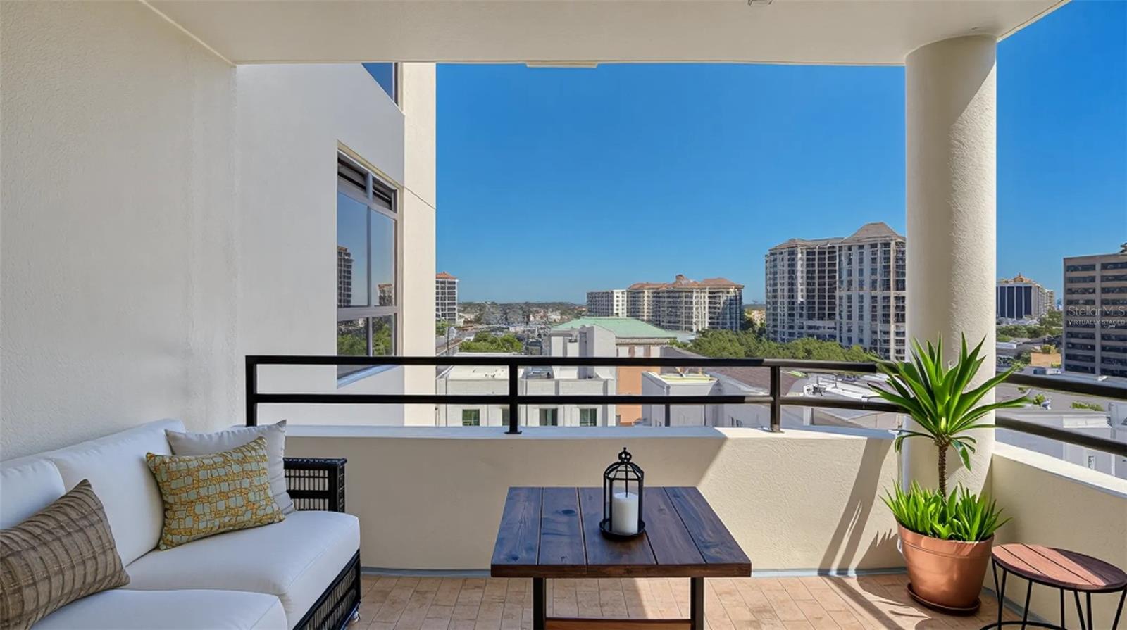 BAY PLAZA - Residential