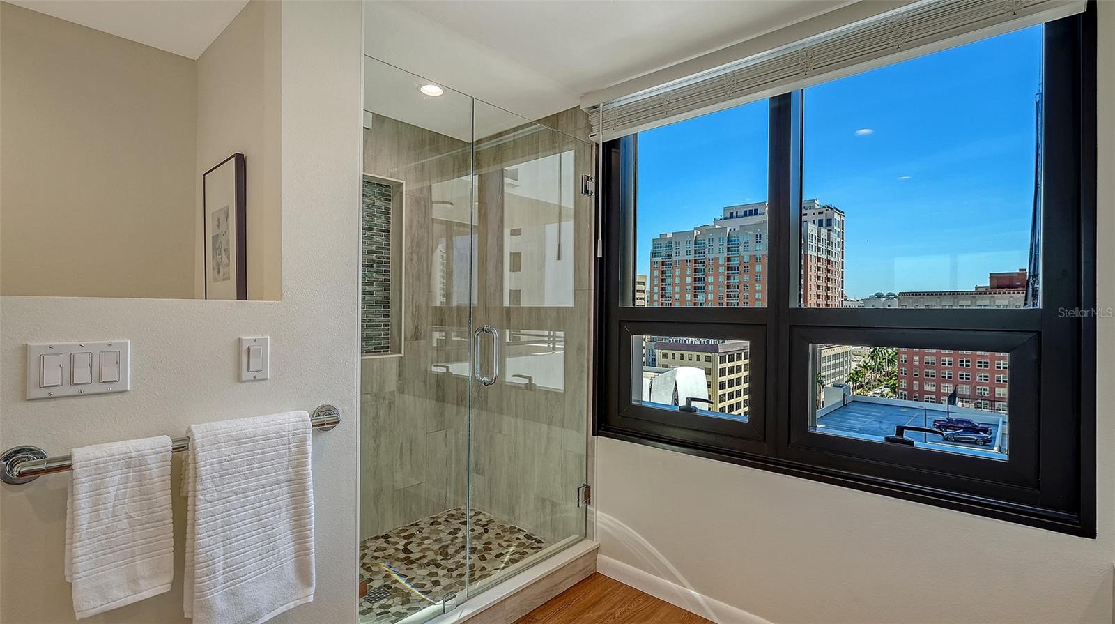 BAY PLAZA - Residential