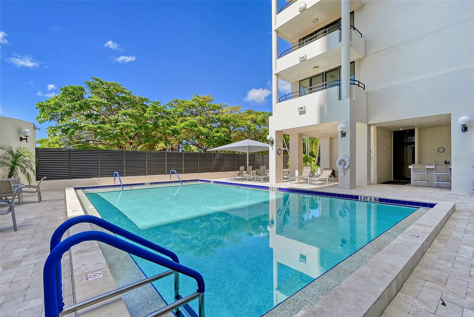 BAY PLAZA - Residential