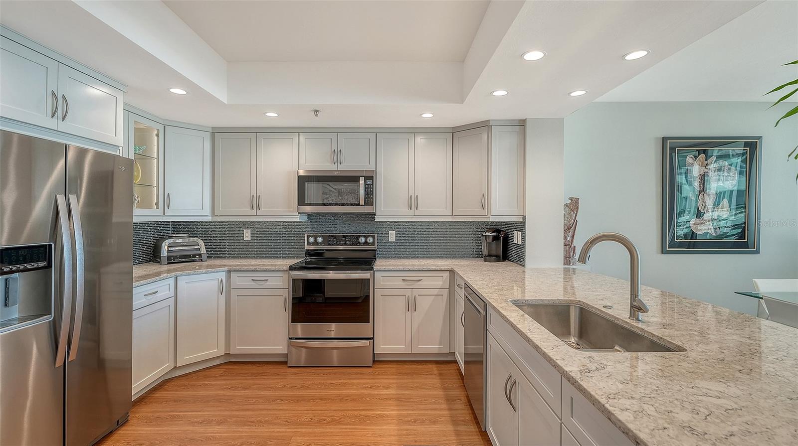 BAY PLAZA - Residential