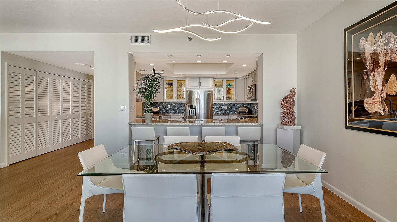 BAY PLAZA - Residential