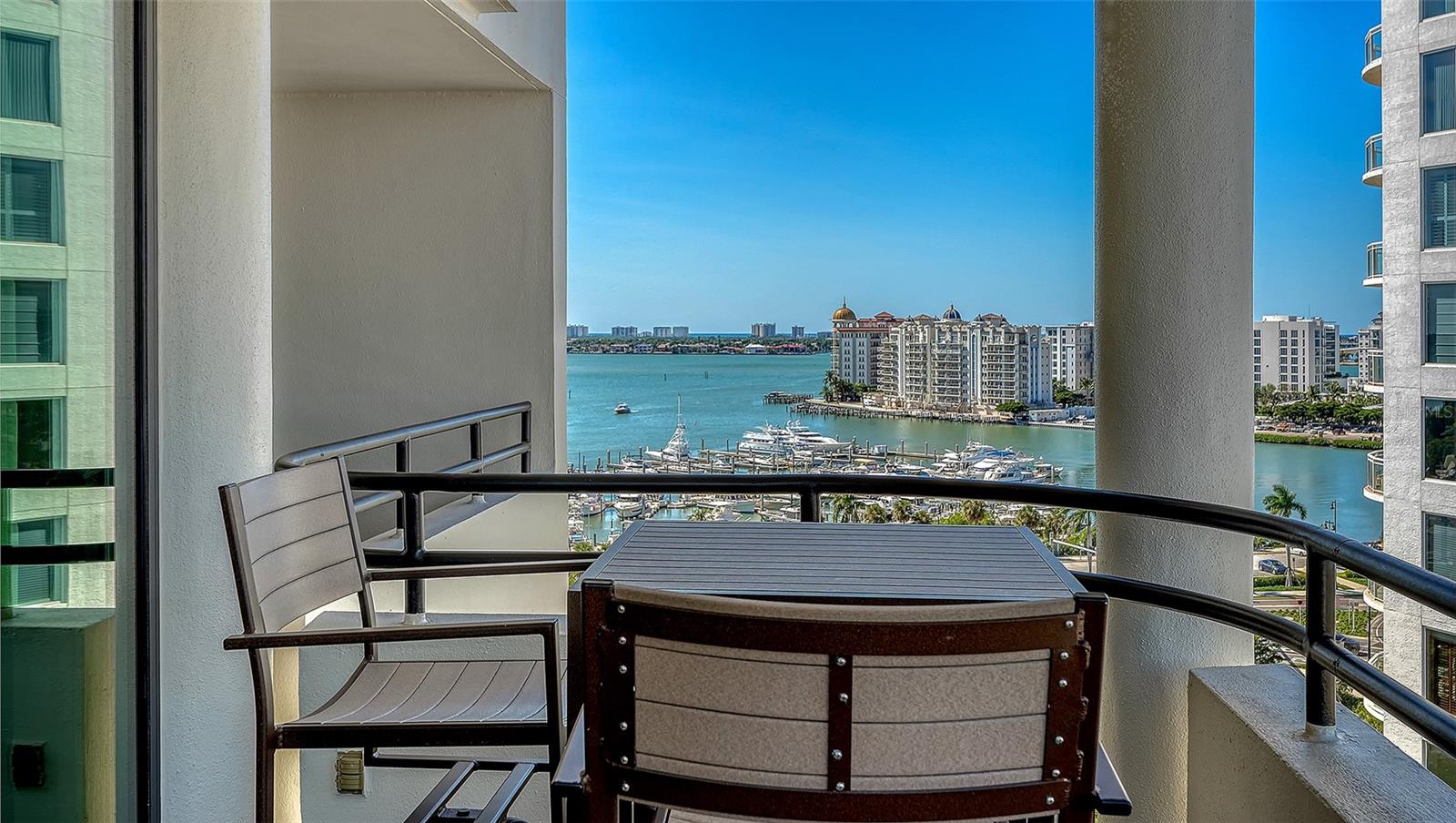 BAY PLAZA - Residential