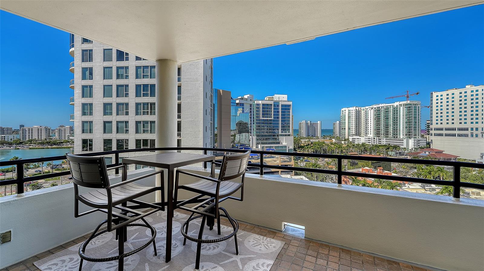 BAY PLAZA - Residential