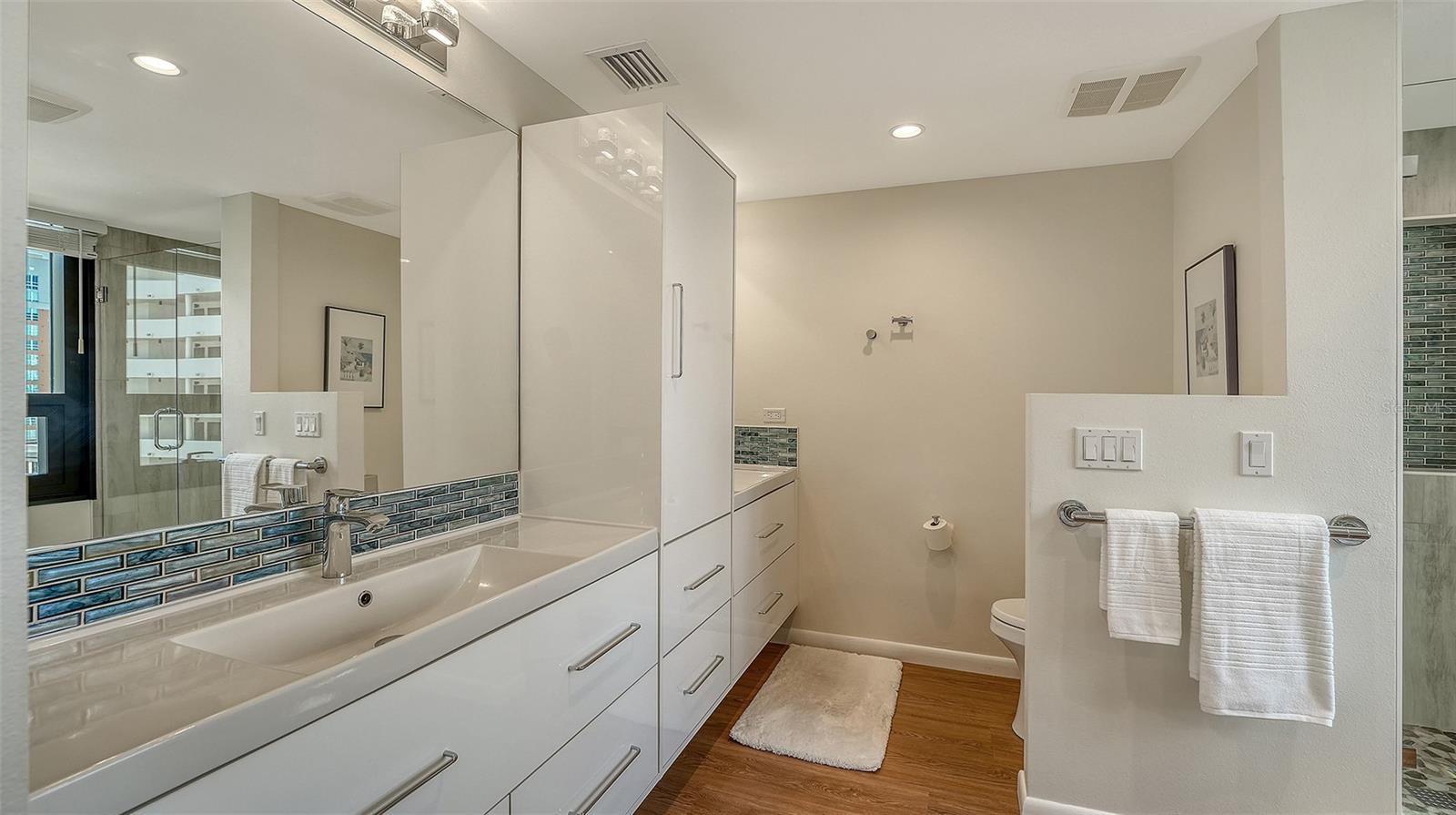 BAY PLAZA - Residential