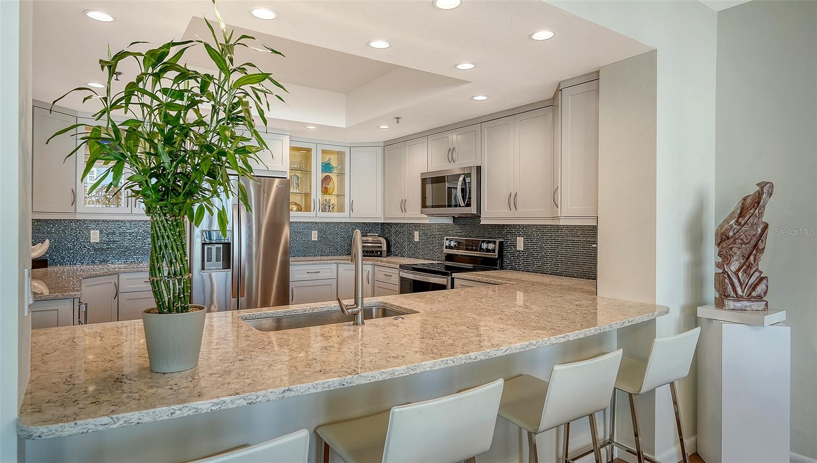 BAY PLAZA - Residential