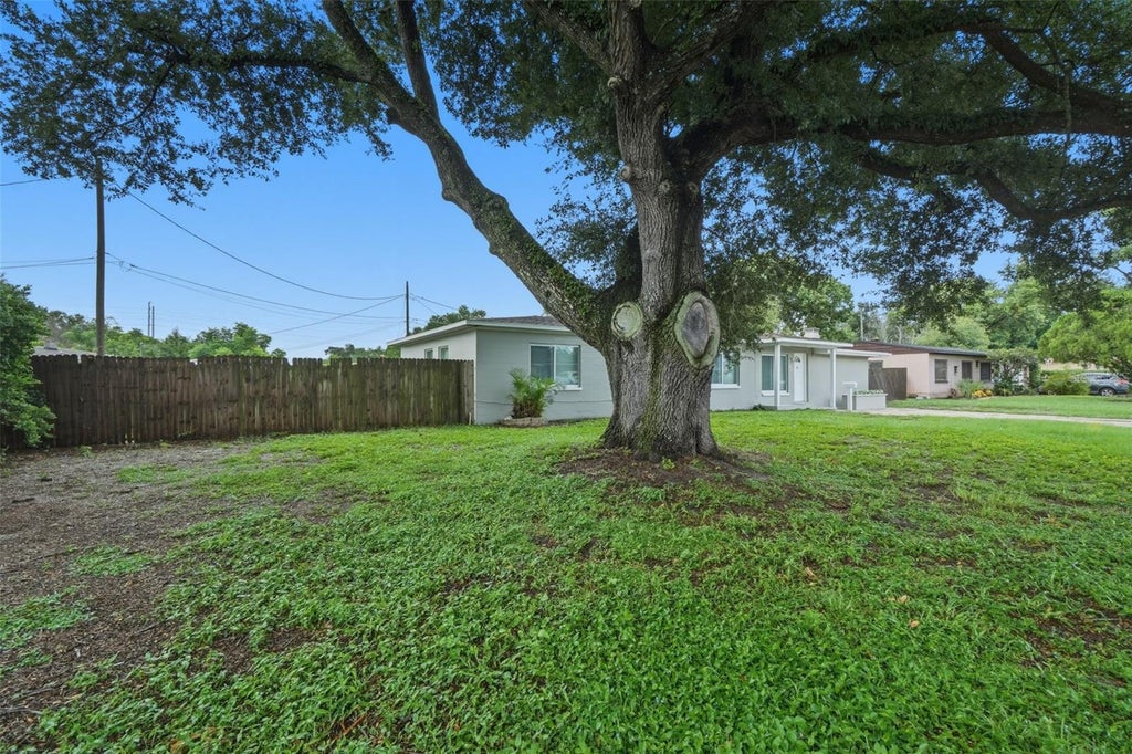 Photo of 55 Randia Drive, Orlando, FL 32807 (MLS # O6432044)