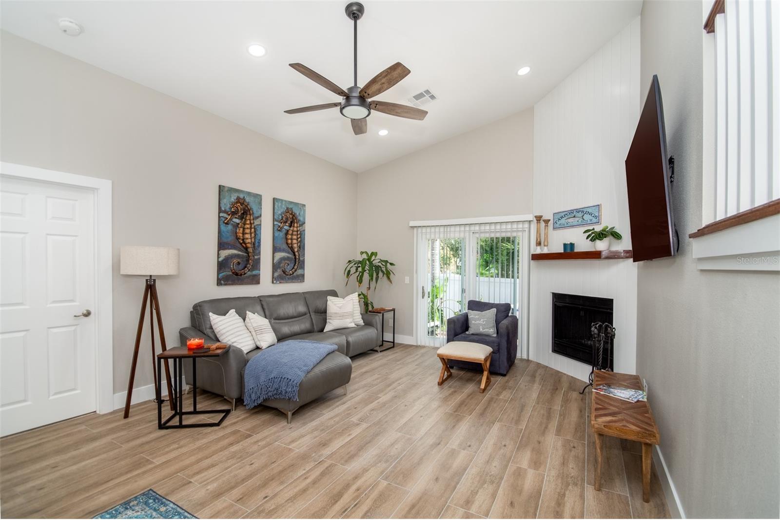 KAREN ACRES - Residential Lease