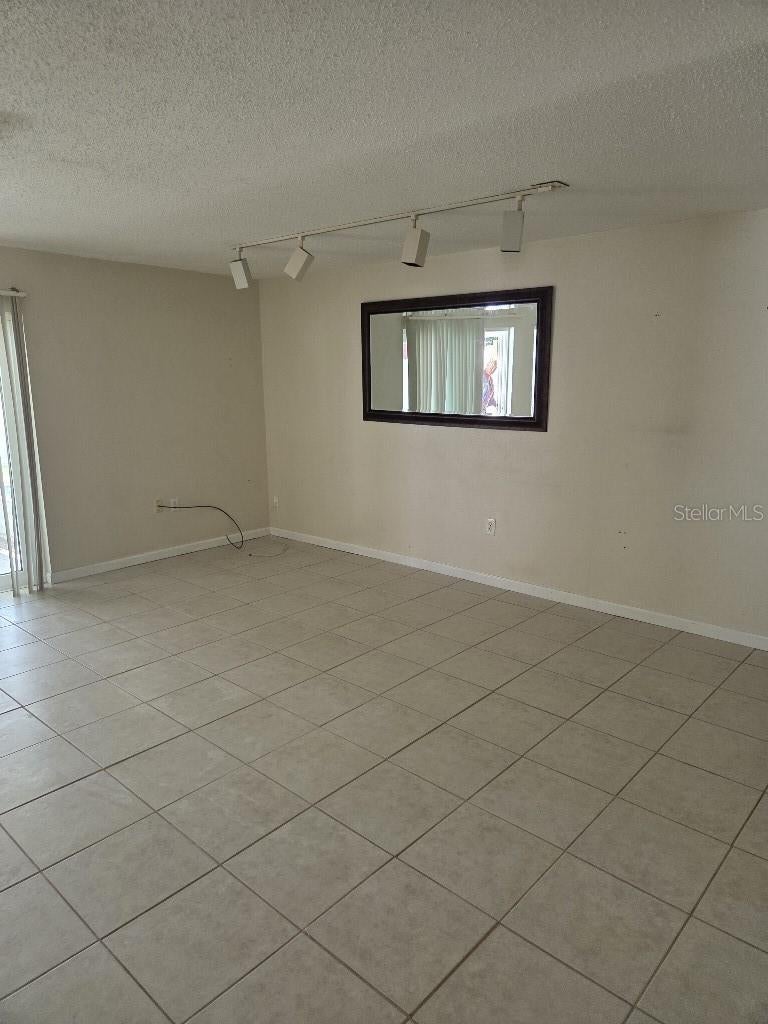 1606 DALE CIRCLE N