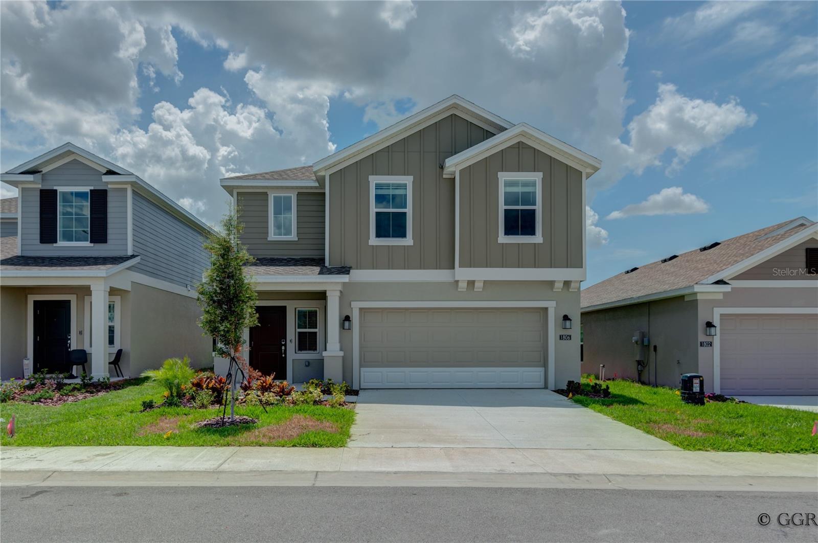 Beautiful like new 4 bedrooms 2.5 baths , quartz countertops and 42"cabinets , loft and open floor plan with stainless steel appliances and washer and dryer included .