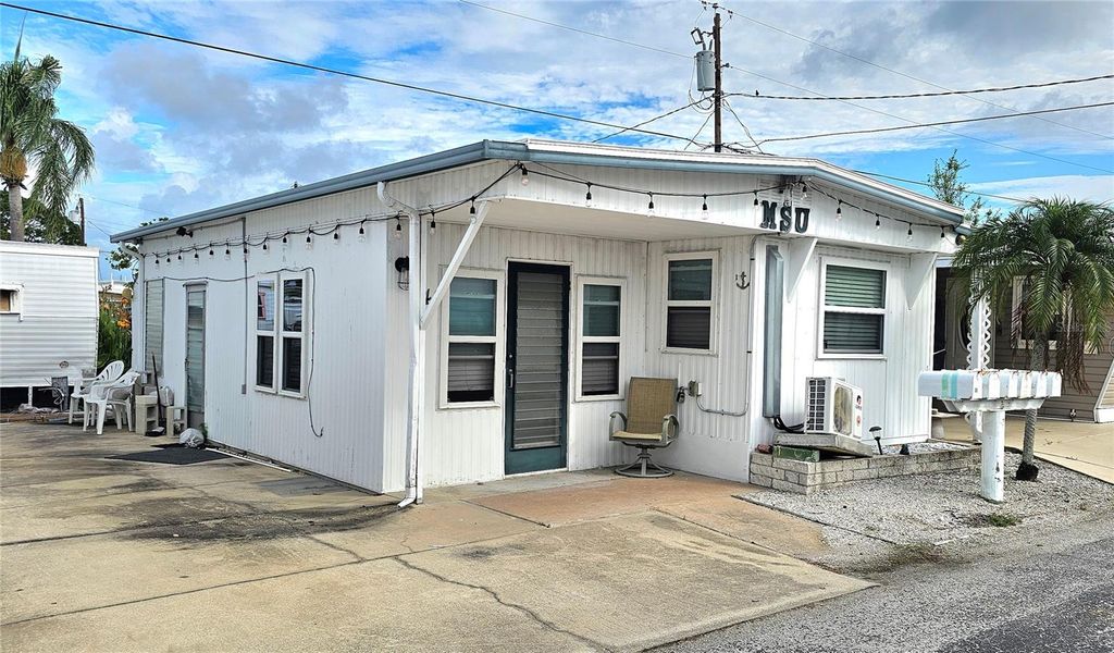 Photo of 41 2nd Street, Bradenton, FL 34210 (MLS # A4695659)
