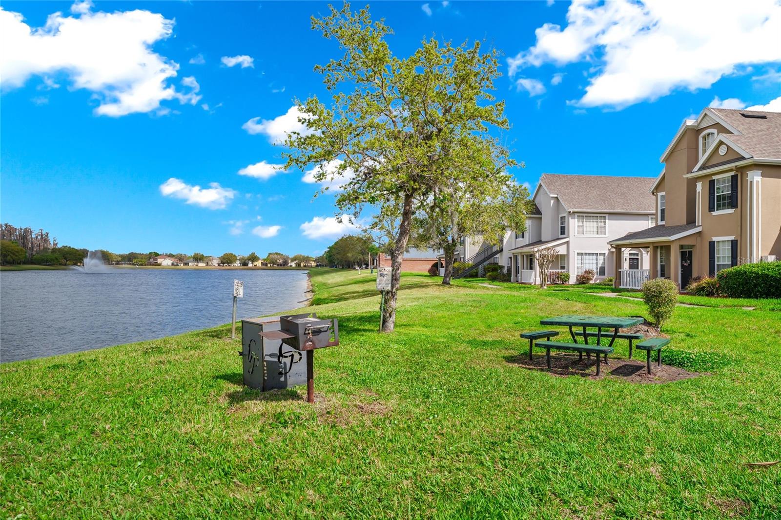 CENTRAL PK/LEE VISTA - Residential