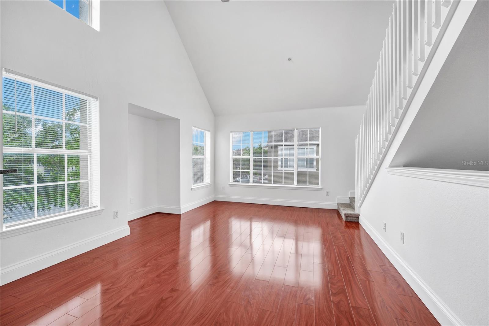 CENTRAL PK/LEE VISTA - Residential