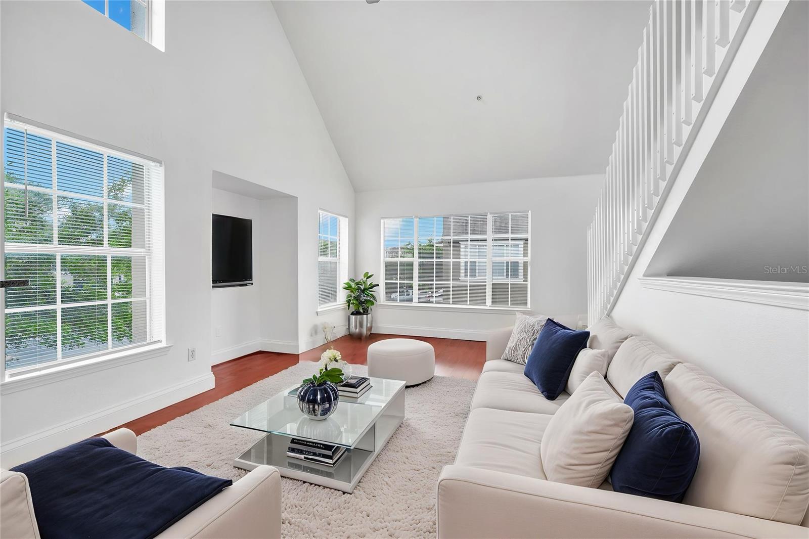 CENTRAL PK/LEE VISTA - Residential