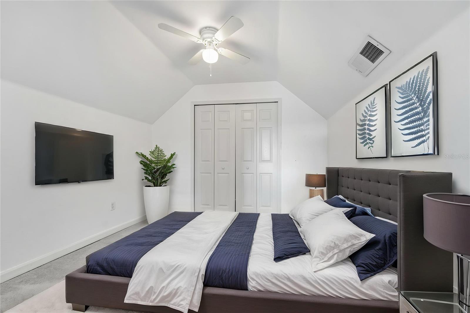 CENTRAL PK/LEE VISTA - Residential