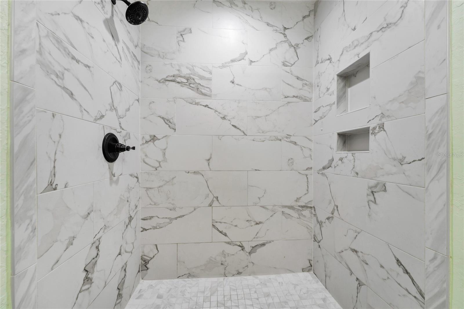 CENTRAL PK/LEE VISTA - Residential