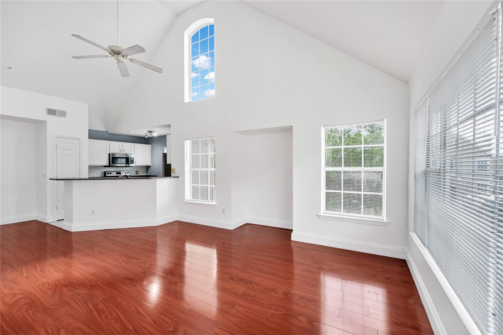 CENTRAL PK/LEE VISTA - Residential