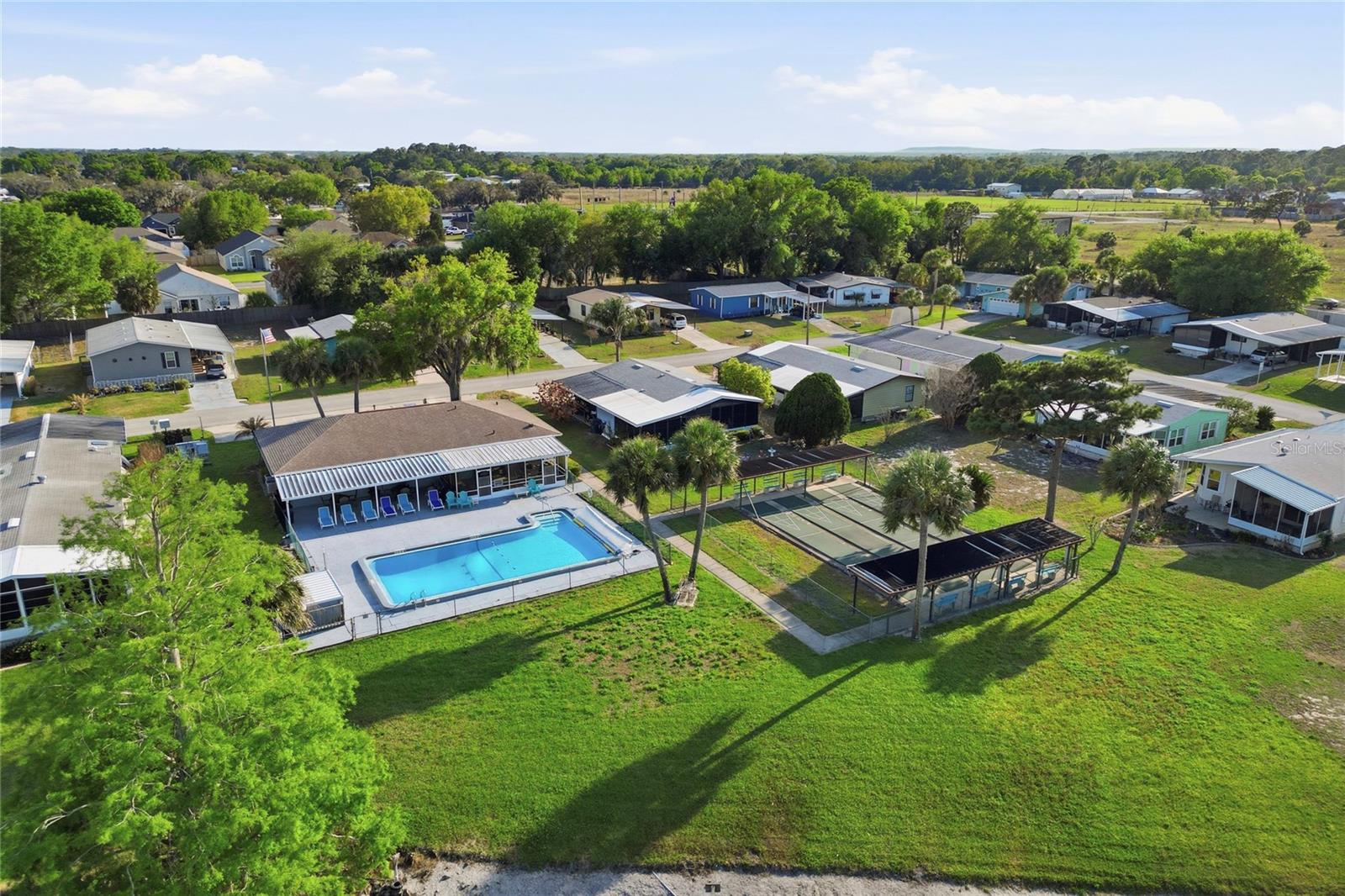 VILLAGE PARK - Residential