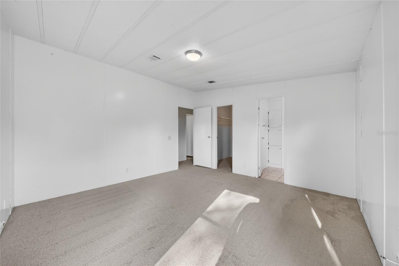 VILLAGE PARK - Residential