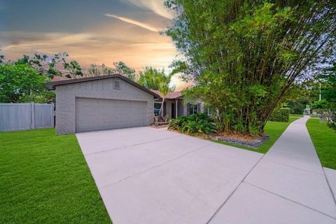 Photo of 13312 Lake George Lane, Tampa, FL 33618 (MLS # TB8498429)