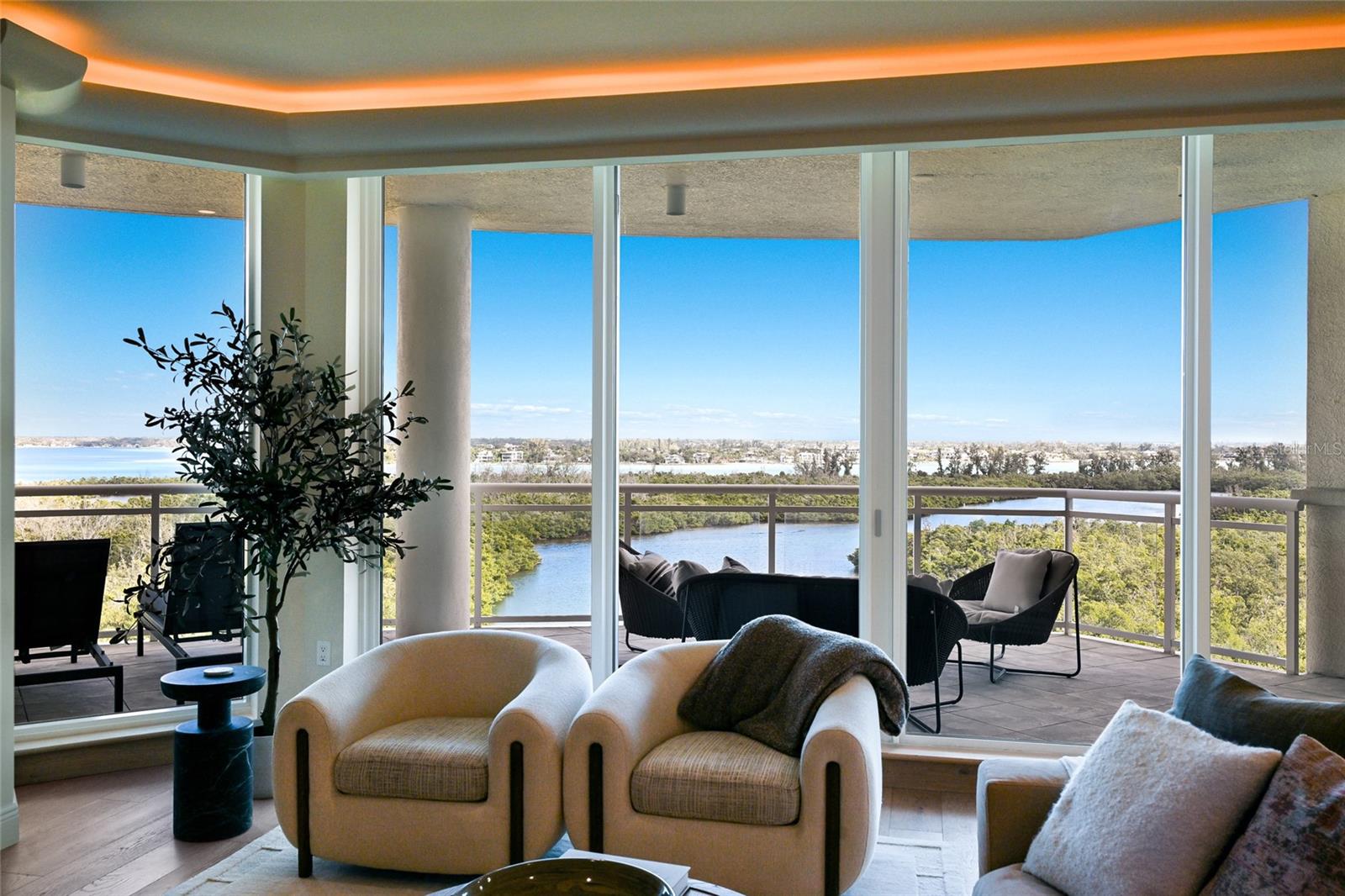 THE BEACH RESIDENCES - Residential