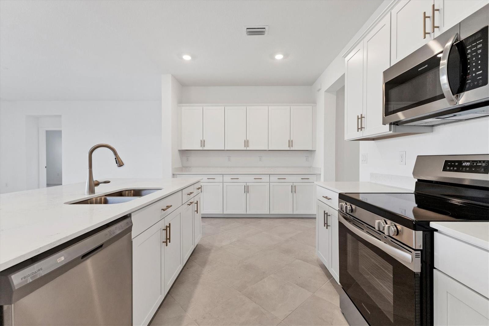 ANTIGUA/WELLEN PARK - Residential Lease