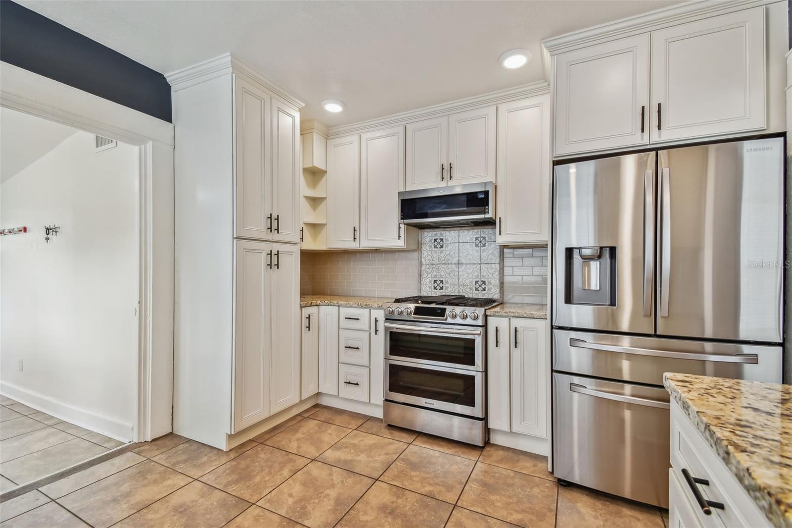 BUFFALO HEIGHTS - Residential Lease