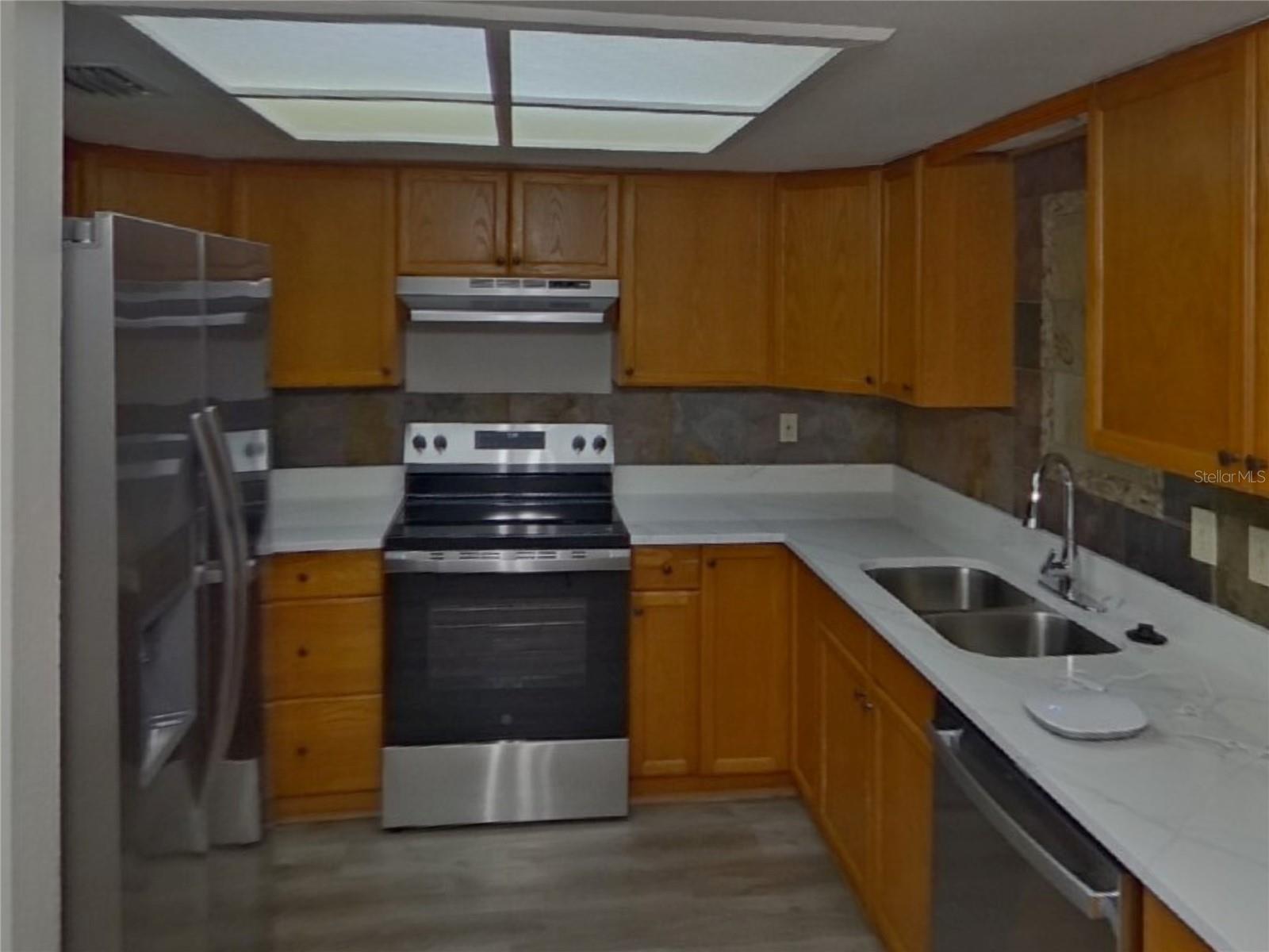 DEER HOLLOW - Residential Lease