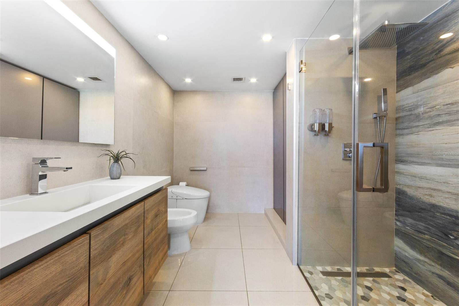AQUABLUE - Residential Lease