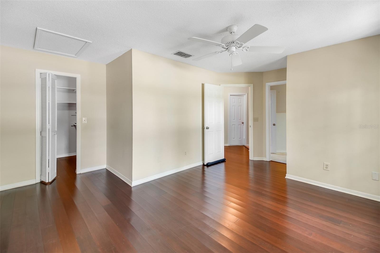 COUNTRY CREEK SOUTHRIDGE AT - Residential