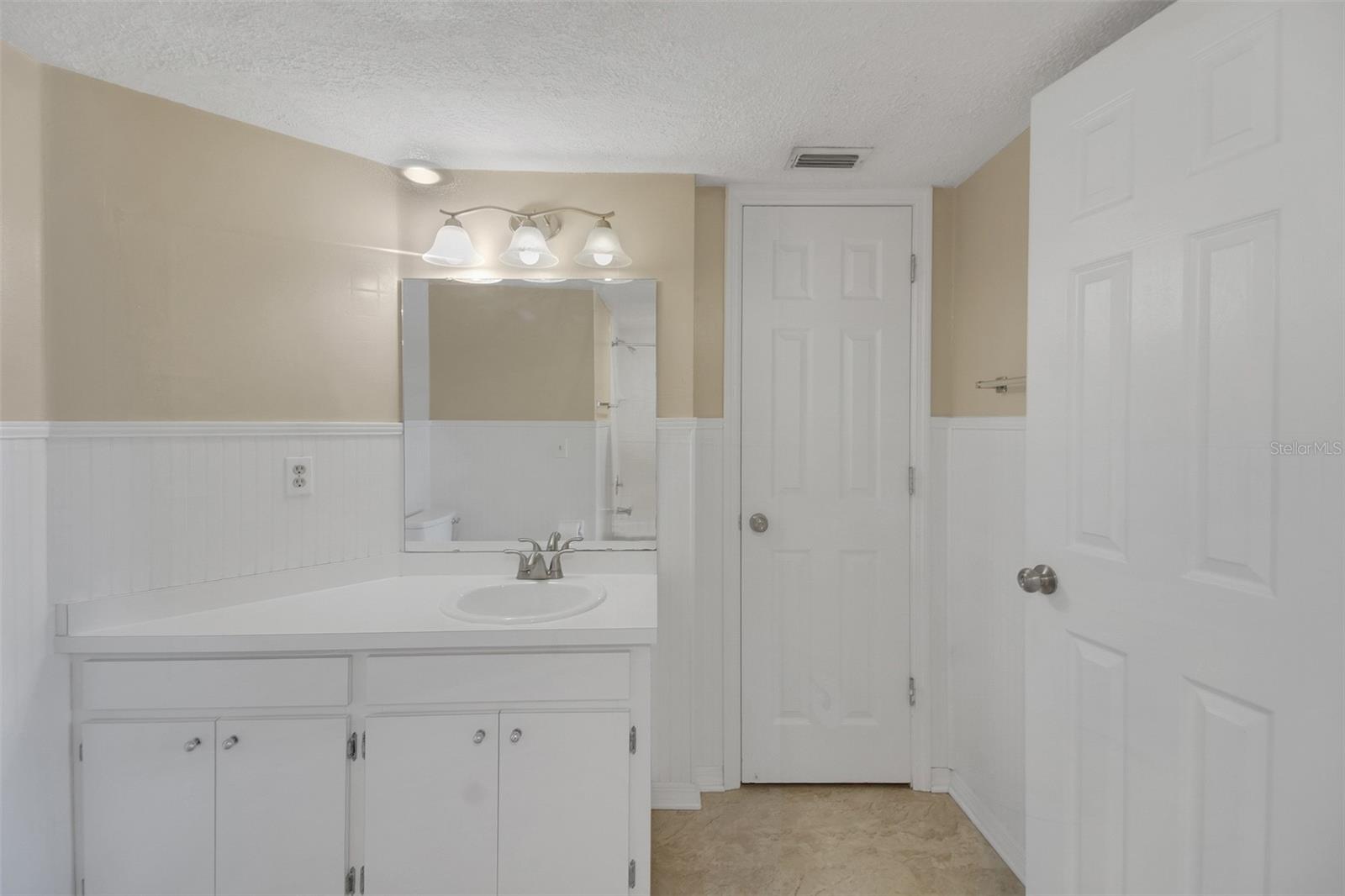 COUNTRY CREEK SOUTHRIDGE AT - Residential