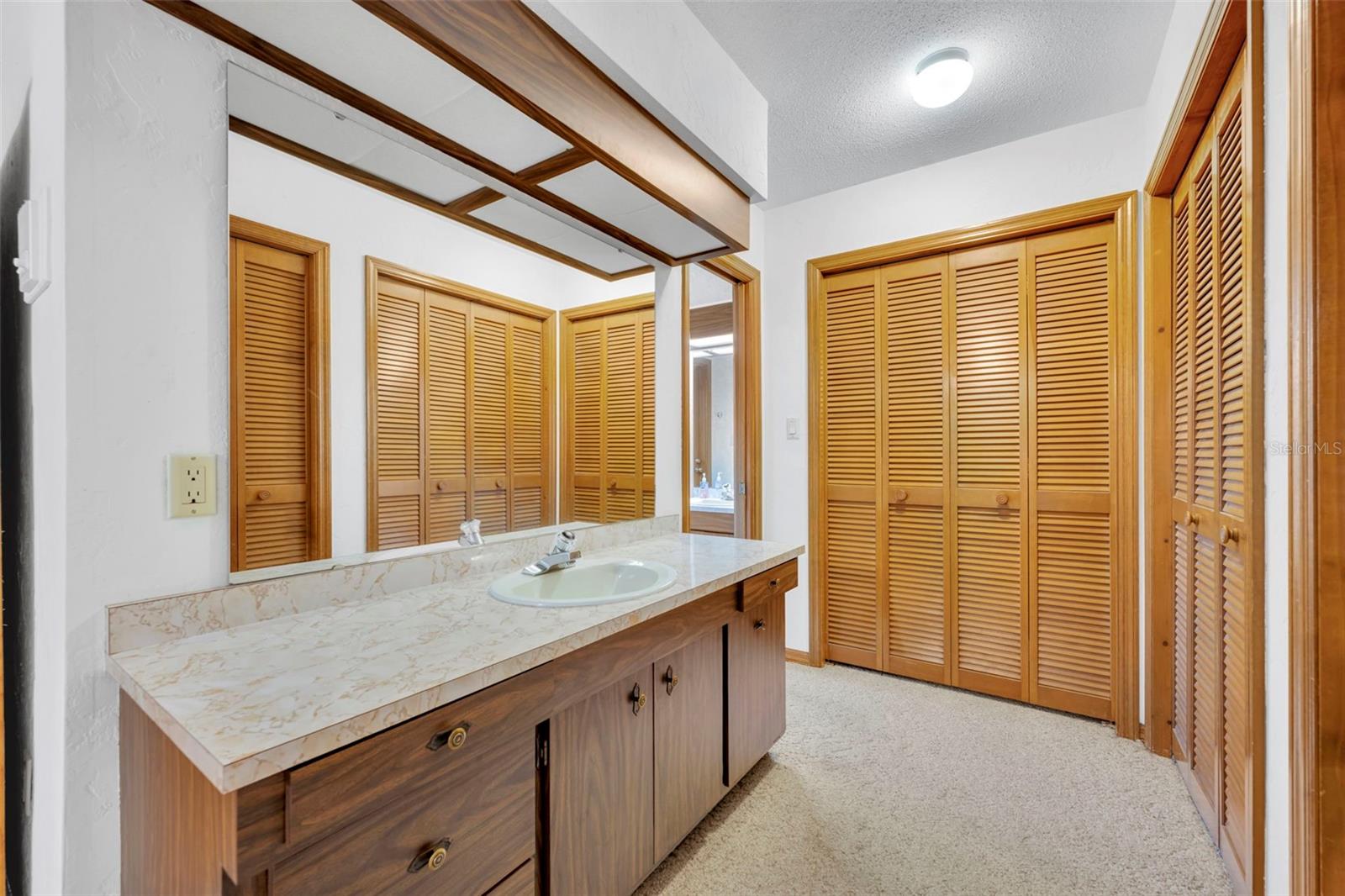 SHADOW LAKE WOODS - Residential