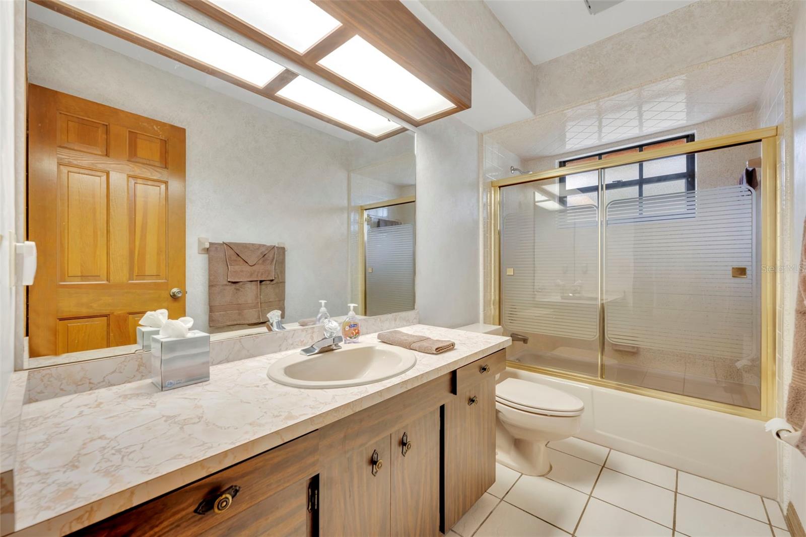 SHADOW LAKE WOODS - Residential