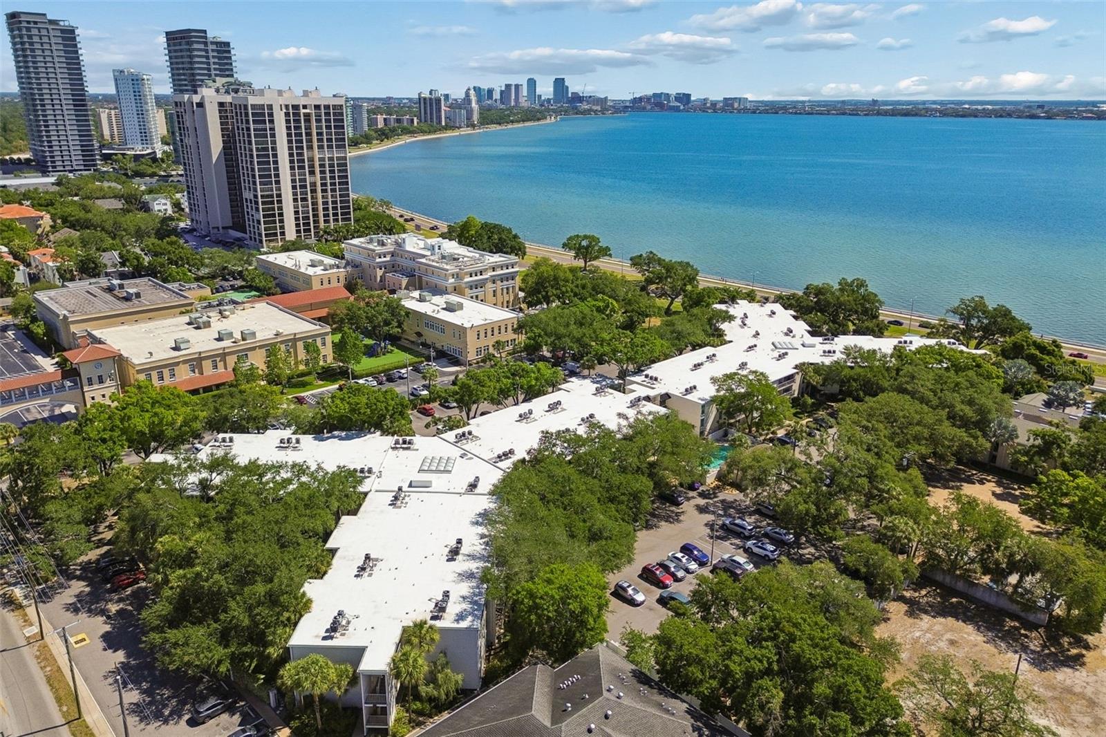 BAYSHORE TRACE CONDO - Residential